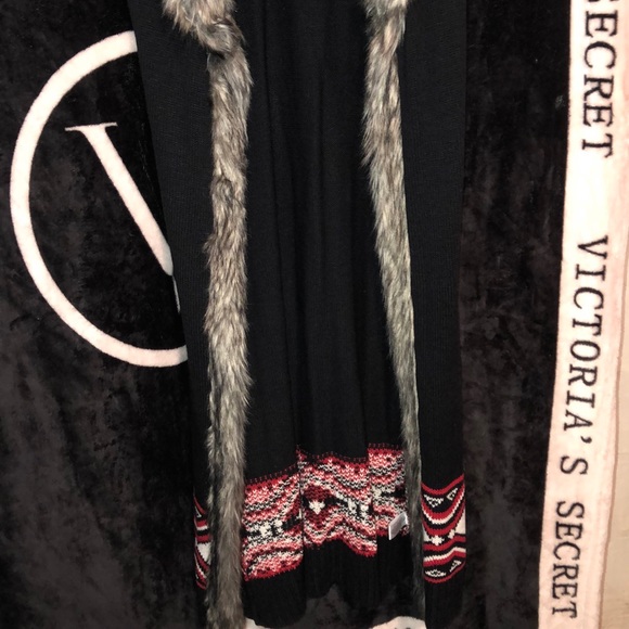 Sleeveless Cardigan - Picture 3 of 7